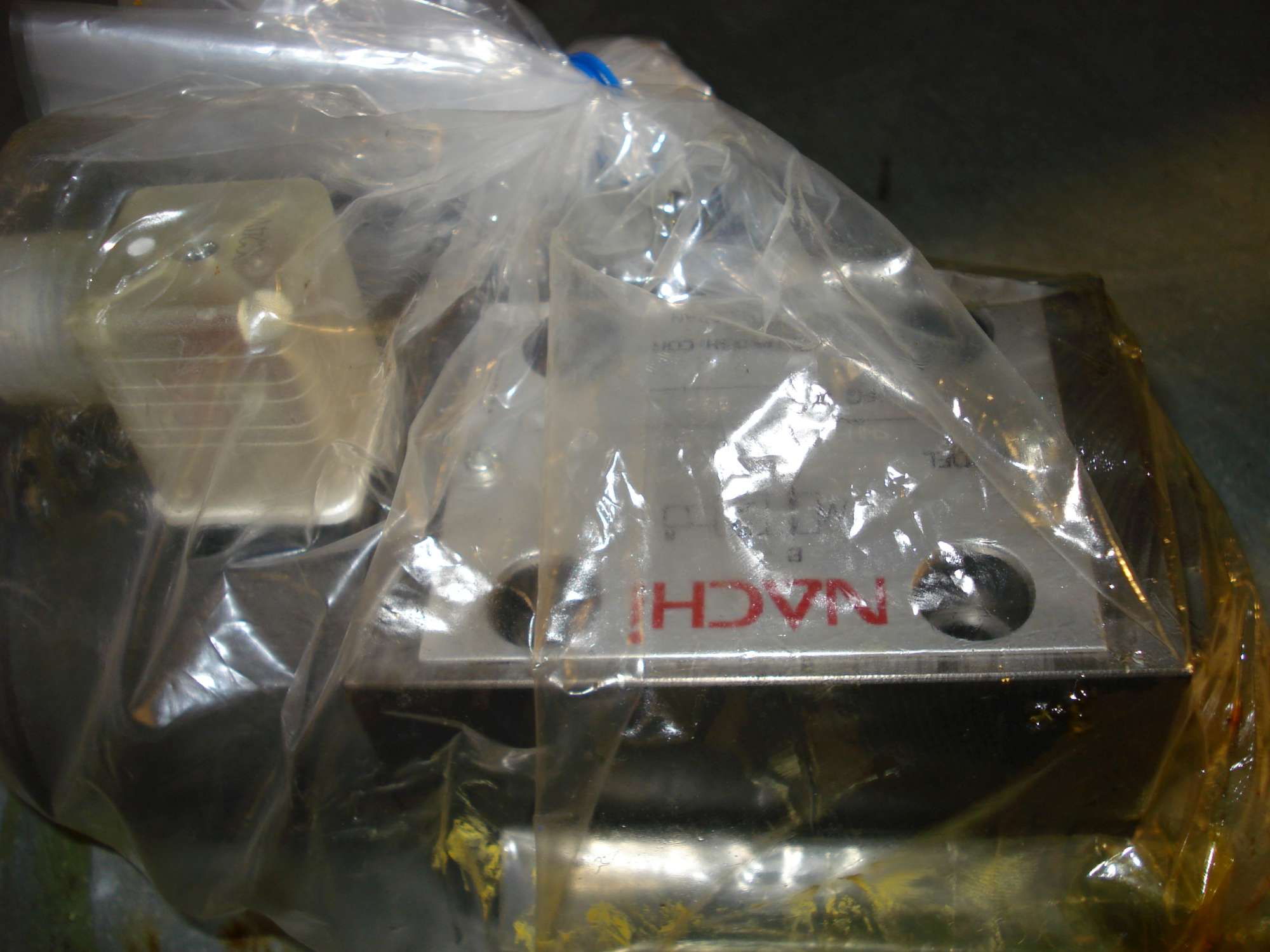 A HYDRAULIC VALVE MADE OF STEEL COMPOSITION. IT IS USED TO DRAIN FLUID BACK WITHIN AN OIL TANK AND IS NOT A MACHINE SPECIFIC PART.
