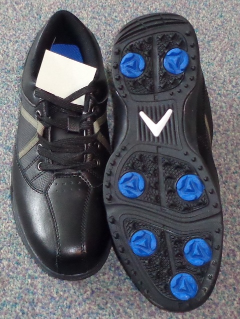 GOLF SHOES FOR MEN. WITH UPPERS OF LEATHER AND POLYURETHANE WHERE THE LEATHER PREDOMINATES. WITH SYNTHETIC SOLES WITH A PRONOUNCED MOULDED SPIKED TREAD ACROSS ALL THE SOLE AND THE HEEL. LACE UP FASTENING. WITH APPLIED LOGO ON THE TONGUE. BLACK IN COLOUR. PRESENTED IN A PRINTED CARDBOARD BOX.