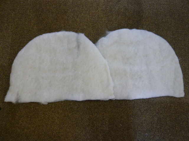 PRECISION CUT, SHAPED WADDING OF 100% POLYESTER NEEDLEPOINT FIBRE 450 GSM.  THE WADDING IS USED AS A FILLING FOR KITCHEN TEXTILE PRODUCTS SUCH AS A TEA COSY OR THE BODY OF DOUBLE OVEN GLOVES TO PROVIDE THERMAL PROTECTION CHARACTERISTIC.
