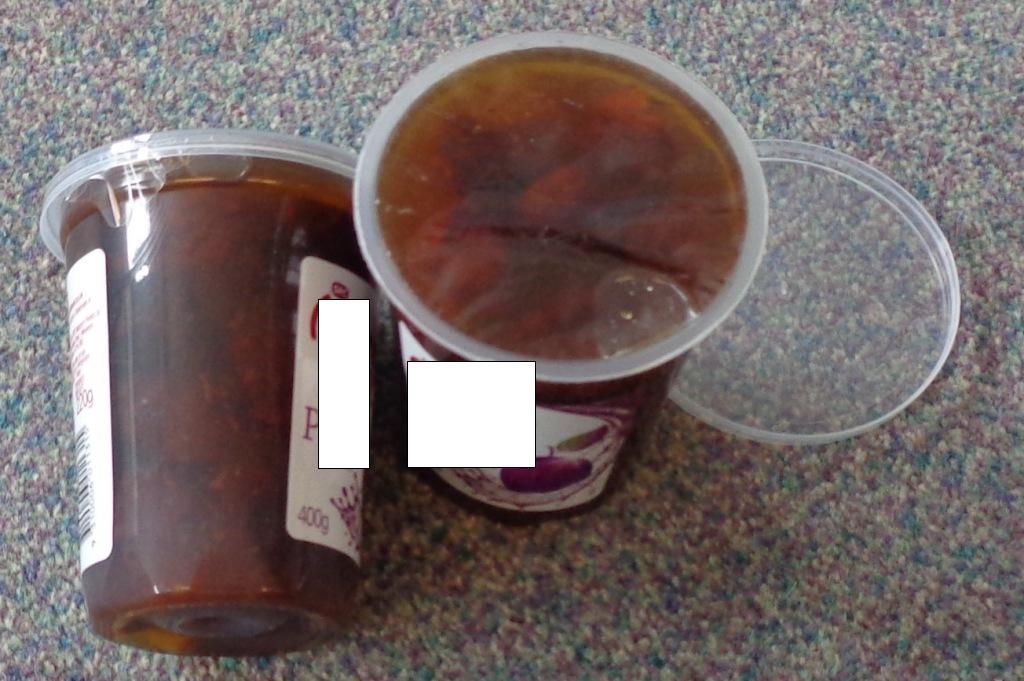 PITTED PRUNES IN JUICE. CONTAINS JUICE FROM APPLES, GRAPES AND PINEAPPLES, ANTIOXIDANT (ASCORBIC ACID), ACIDITY REGULATOR (CITRIC ACID), AND PRESERVATIVES (POTASSIUM SORBATE, SORBIC ACID). SUGAR CONTENT IS 17%. THE PRUNES HAVE UNDERGONE A HEAT PROCESSING IN ORDER TO EXTEND THEIR SHELF LIFE. CONTAINED IN A 400 GRAMME PLASTIC CARTON WITH A SEALED LID.