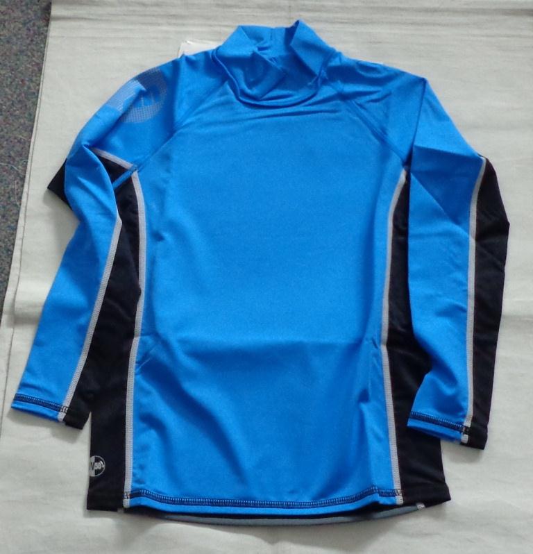 A LIGHTWEIGHT, FINE KNIT, TURTLE NECK PULLOVER FOR UNISEX. REACHING DOWN TO BELOW THE WAIST. CLOSE FITTING. ROUND NECK WITH COLLAR (MEASURING APPROXIMATELY 6CM DEEP AT THE FRONT). WITHOUT OPENING. WITH LONG SLEEVES. HEMMED AT SLEEVE ENDS AND AT BASE OF GARMENT. WITH FLAT LOCKED SEAMS. 92% NYLON AND 8% ELASTANE. 4 WAY STRETCH FABRIC WITH 50 PLUS UV PROTECTION. WITH PRINTED LOGO ON RIGHT SLEEVE AND LOWER LEFT BACK. PACKED IN A PLASTIC BAG.