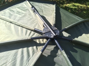 A BROLLY STYLE SHELTER DESIGNED FOR CARP ANGLERS AND MADE FROM 210D POLYESTER FABRIC. IT HAS AN OPEN FRONT AND IS NOT SUPPLIED WITH A GROUNDSHEET. IT HAS A SIMPLE SLEEVE CARRY BAG.