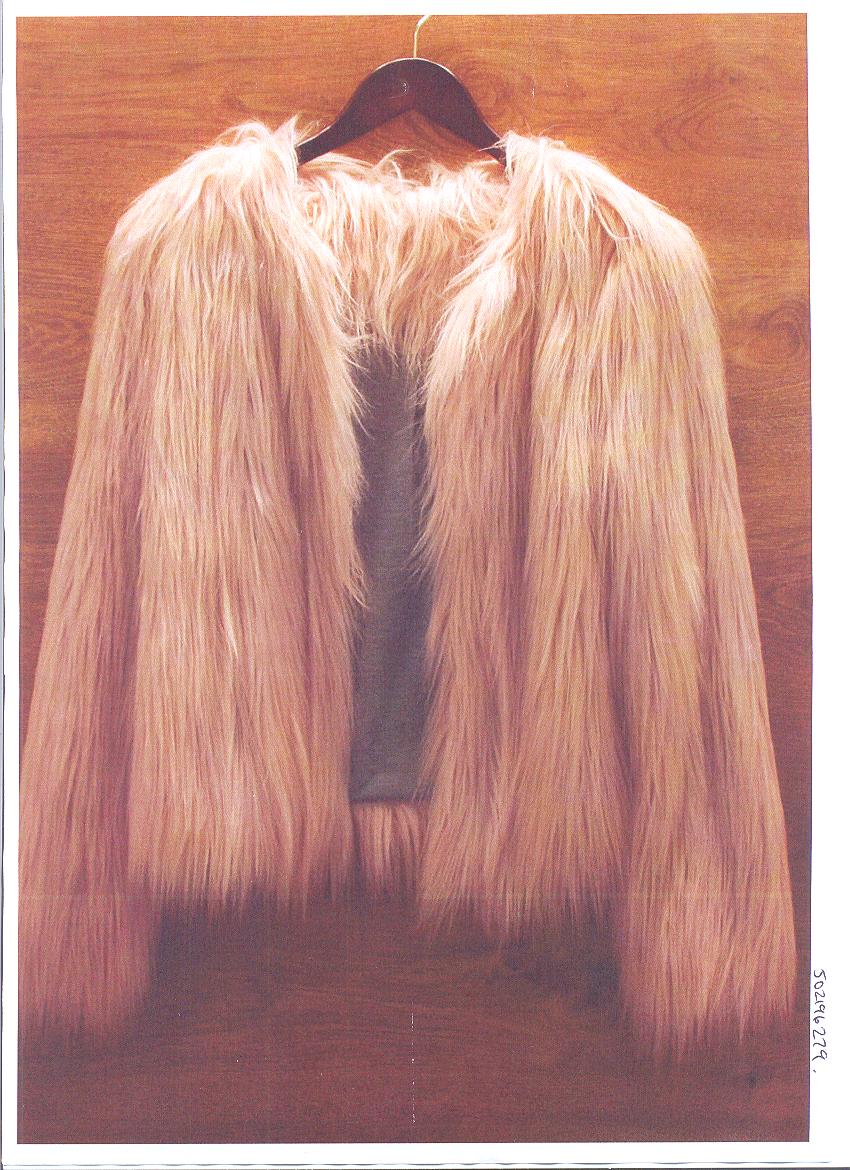 A LADIES JACKET MADE OF 100% POLYESTER KNITTED PILE FABRIC. WITH LONG PILE FUR EFFECT. WITH LONG SLEEVES AND OPEN FRONT.COLOUR: BEIGE.