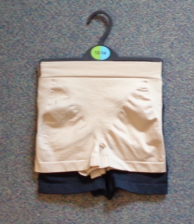 KNITTED LADIES SHAPING SHORTS (SIDE SEAM FREE LIGHT CONTROL).  DESIGNED TO HOLD AND FLATTEN THE TUMMY.  WITH A WAISTBAND OF 3.5 CM IN DEPTH, AND SIDE PANELS OF JUST OVER 17 CM COMPLETE WITH A HEM AROUND THE LEG OF 2CM.  WITH ELASTICITY, TO HOLD AND FLATTEN THE TUMMY.  MADE OF 84% POLYAMIDE AND 14% ELASTANE AND 2% COTTON. WITH INSERTED GUSSET. EXCLUSIVE OF TRIMMINGS.  PACKAGED WITH ANOTHER PAIR OF BRIEFS. WITH A PRINTED CARD FOR RETAIL SALE.