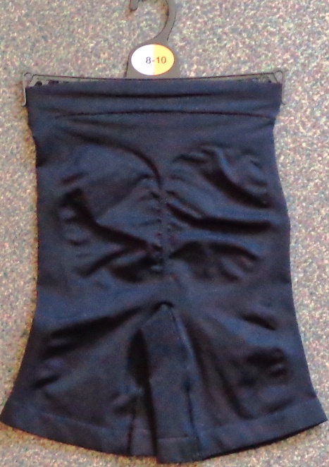 KNITTED LADIES SHAPING THIGH SLIMMER LIGHT CONTROL KNICKERS. DESIGNED TO FLATTEN THE STOMACH AND SMOOTH THE HIPS AND THIGHS. WITH A SIDE PANEL OF JUST OVER 26 CM, A 2CM HEM AROUND THE LEG, WITH JUST OVER 3 CM WAISTBAND. ON THE BACK 10 CM TIGHT ELASTICATED STRIP 6 CM DOWN FROM WAISTBAND. WITH ELASTICITY, TO HOLD AND FLATTEN THE TUMMY AND SMOOTH THE HIPS AND THIGHS. MADE OF 86% POLYAMIDE AND 13% ELASTANE AND 1% COTTON. WITH INSERTED GUSSET. EXCLUSIVE OF TRIMMINGS. PACKAGED WITH A PRINTED CARDBOARD  FOR RETAIL SALE.