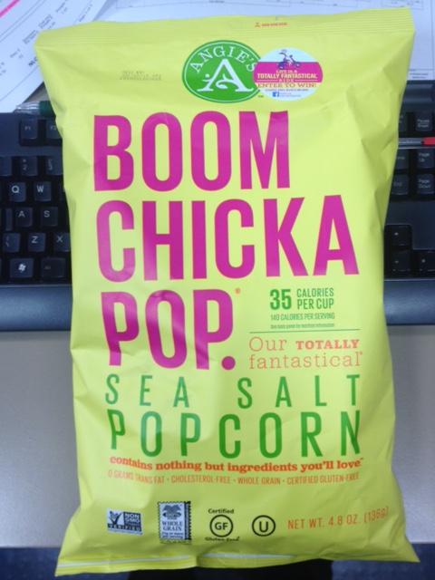 POPCORN. INGREDIENTS: POPCORN ,SUNFLOWER OIL  SEA SALT.. POPCORN HAS BEEN READY POPPED, AND SOLD IN BAGS OF 340G.
