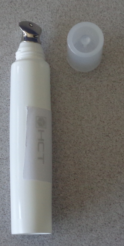 EMPTY PLASTIC TUBE WITH A CERAMIC BRUSH. THE TUBE DOES NOT CONTAIN COSMETICS AT IMPORT. THE CERAMIC BRUSH ALLOWS APPLICATION OF THE COSMETIC DIRECT TO THE SKIN.