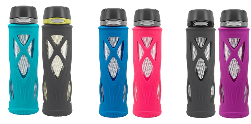 A GLASS WATER BOTTLE WITH A FLIP LID. THE PRODUCT IS MADE FROM 79% GLASS WITH A SILICONE SLEEVE OF 12% AND A PLASTIC LID OF 9%. THE SILICONE SLEEVES ARE IN VARIOUS COLOURS AND THE GLASS IS CLEAR. THE BOTTLE HAS A NOMINAL CAPACITY OF 519ML. THE PRODUCT IS PACKAGED IN QUANTITIES OF TWO.