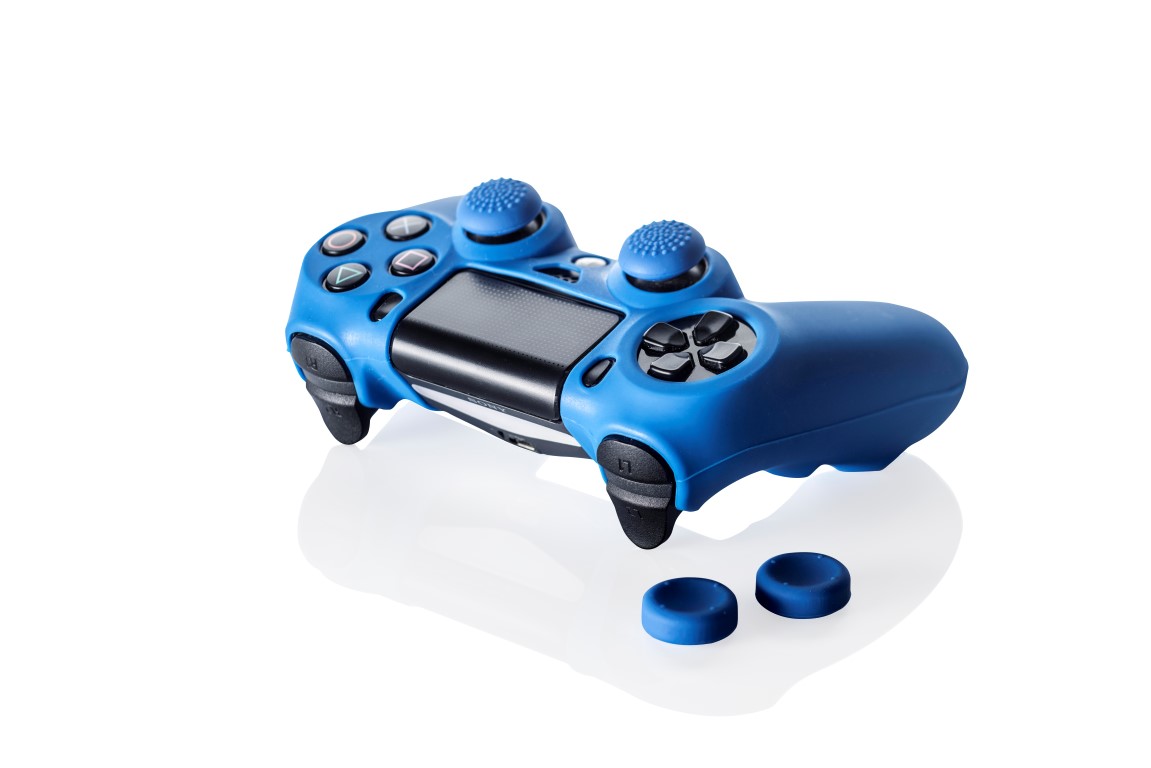 A GAMES CONSOLE CONTROLLER KIT FOR THE PLAYSTATION 4. THE KIT CONSISTS OF A SILICONE BLUE COLOURED COVER FOR A PLAYSTATION 4 CONTROLLER, AND FOUR BLUE NON-SLIP THUMB GRIPS. THE COVER HAS BEEN TOOLED TO FIT THE PS4 CONTROLLER PERFECTLY.