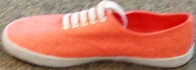 A CANVAS SHOE WITH UPPER OF TEXTILE. OUTER SOLE CONSISTING OF PLASTIC AND TEXTILE WHERE THE TEXTILE CONSTITUTES THE LARGEST AREA IN CONTACT WITH THE GROUND. THE TEXTILE SOLE HAS DURABLE WEARING PROPERTIES AND IS CONSIDERED TO BE THE VIABLE OUTER SOLE. LACE UP FASTENING. EXTERIOR COLOUR: CORAL PINK WITH WHITE EDGING AND LACES.  CORAL PINK INTERIOR. BLACK OUTER SOLE.