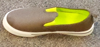 A CANVAS SHOE WITH UPPER OF TEXTILE. SLIP ON STYLE WITH ELASTIC SIDES. OUTER SOLE CONSISTING OF PLASTIC AND TEXTILE WHERE THE TEXTILE CONSTITUTES THE LARGEST AREA IN CONTACT WITH THE GROUND. THE TEXTILE SOLE HAS DURABLE WEARING PROPERTIES AND IS CONSIDERED TO BE THE VIABLE OUTER SOLE. EXTERIOR COLOUR: GREY WITH WHITE EDGING.  GREEN INTERIOR AND GREEN ELASTIC SIDES. WHITE OUTER SOLE.