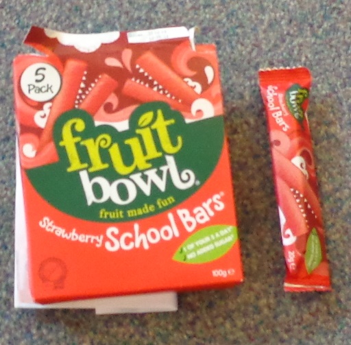 FRUIT BASED SNACK BAR MADE FROM EXTRUDING FRUIT PUREE AND APPLE POWDER WITH FRUIT FLAVOURS AND JUICE CONCENTRATES. CONTAINS FRUIT PUREE 43%, APPLE POWDER 20%. IN 20G BARS.