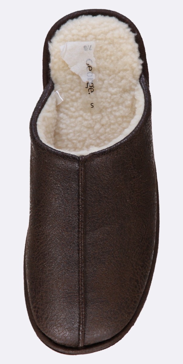 MENS MULE SLIPPER. CHOCOLATE COLOURED UPPERS OF PU, 50% TEXTILE, 50% PU SKIN OVER TEXTILE. LOWERS OF RUBBER WITH TEXTILE COATING. THE TEXTILE SOLE HAS PASSED THE MARTINDALE ABRASION TEST AND PASSED AT 51,200 REVOLUTIONS