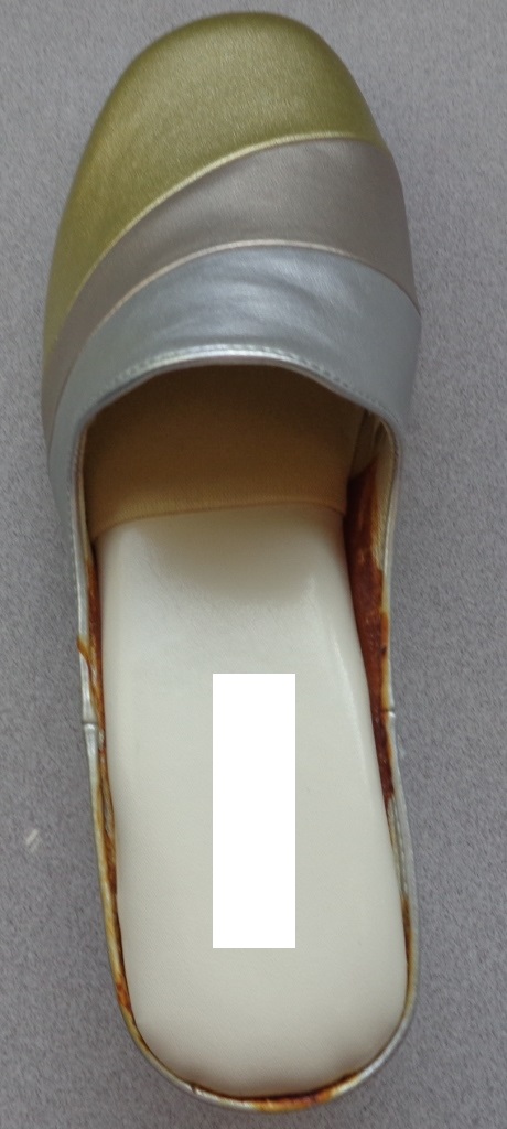 A LADIES MULE SLIPPER. NOT COVERING THE ANKLE. UPPERS OF LEATHER WITH YELLOW GOLD AND SILVER SECTIONS. GREY COLOUR OUTER SOLE OF MANMADE PLASTIC MATERIAL. PADDED INTERIOR BEARING BRAND NAME. WEDGE TYPE HEEL. INSOLE LENGTH LESS THAN 24CM.