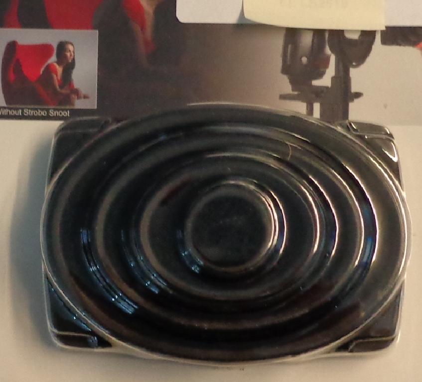 A COLLAPSIBLE SNOOT FOR USE WITH A CAMERA FLASHLIGHT. IT ALLOWS YOU TO TAKE MAXIMUM CONTROL OF THE LIGHT FROM YOUR BATTERY OPERATED FLASH. THE SNOOT NEEDS TO BE ATTACHED TO A BRACKET. IT IS MADE FROM BLACK TPU. WEIGHT 0.189 KG. DIMENSIONS 11.5 CM X 7.5CM X 5CM WHEN COLLAPSED AND 10 CM WHEN EXTENDED. COMES PACKAGED FOR RETAIL SALE WITH A TEXTILE DRAW STRING BAG IN A CLEAR BLISTER PACKGING.