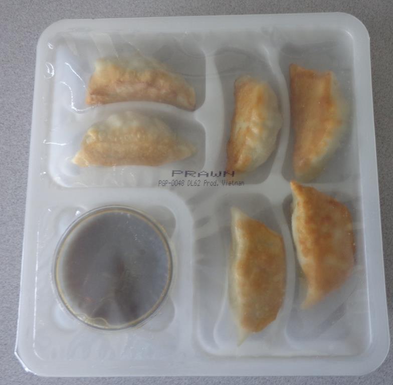 PRAWN AND MANGETOUT GYOZA (STEAMED DUMPLINGS) WITH A PONZU DIP. GYOZA INGREDIENTS : TIGER PRAWNS 37%, SUI MAI PASTRY 36%, CABBAGE, MANDETOUT 5%, ONIONS, CHINESE CHIVES, GINGER, WHITE WINE, SWEET CHILLIES, SALT, SESAME OIL, SUGAR, SOYA SAUCE, GROUND BLACK PEPPER. GYOZA IS STEAMED AT 100 DEGREES C FOR 210 SECONDS, THEN HOTPLATED FOR A BROWN EFFECT ON ONE SIDE BEFORE FREEZING.
