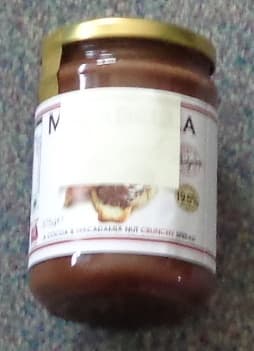 COCOA AND MACADAMIA NUT SPREAD WITH THE FOLLOWING INGREDIENTS: SUGAR, VEGETABLE OIL, (RAPESEED/PALM), MACADAMIA NUTS, WHEY POWDER (MILK), FAT REDUCED COCOA, EMULSIFIER (SUNFLOWER LECITHIN), NATURAL FLAVOURINGS - VANILLA. PACKAGED IN A GLASS JAR.