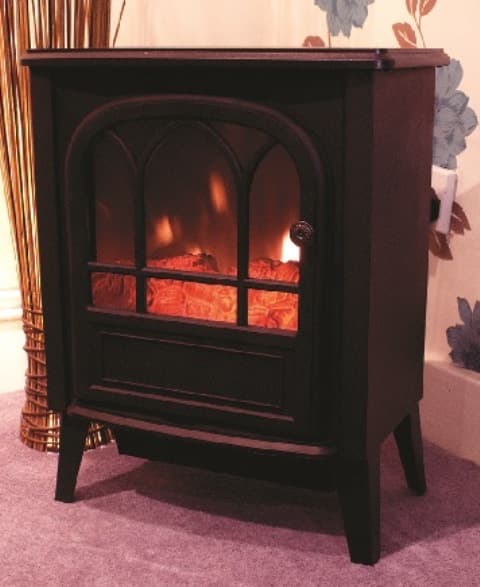 AN 1800W ELECTRIC FIREPLACE HEATER.  THE HEATER FEATURES REALISTIC FLICKERING GLOW EFFECT LOGS.  IT HAS TWO HEAT SETTINGS AND AIR IS CIRCULATED VIA AN INTERNAL FAN.  THE HEATER HAS A BLACK POWDER COATED METAL CASING. IT HAS A 1.9 M CABLE FITTED WITH A PLUG.  220-240V, 50 HZ.  DIMENSIONS:54 H X 40 W X 28 D CM.