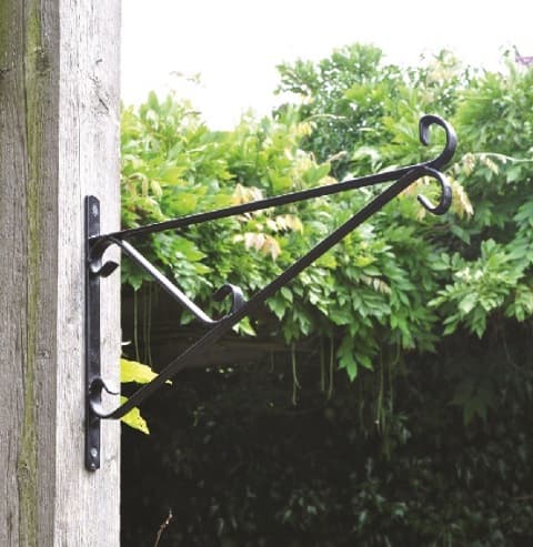 BASE METAL 15 INCH (38 CM) BRACKET, INTENDED FOR HANGING BASKETS OF SIZES UP TO 16 INCH.  THE BRACKET HAS A BLACK POWDER COATED FINIISH.  IT IS PACKED WITH A COLOUR CARD LABEL.
