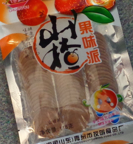 A CONFECTIONERY MADE UP MAINLY OF SUGAR AND HAWTHORN. ALSO INCLUDES WATER AND FOOD ADDITIVES. THEY HAVE THE APPEARANCE OF THIN, BROWN DISCS ABOUT 35 MM IN DIAMETER. IN A SEALED PACK, PUT UP FOR RETAIL SALE.