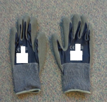A GENERAL PURPOSE DIY/GARDENING GLOVE. MADE OF SEAMLESS KNITTED NYLON WITH A LATEX COATING WHICH COVERS THE PALM AND ALSO COVERS THE FINGER FRONTS AND THE BACK OF THE FINGER TIPS.
COLOUR: NAVY BLUE KNITTED NYLON WITH GREY RUBBER COATING.