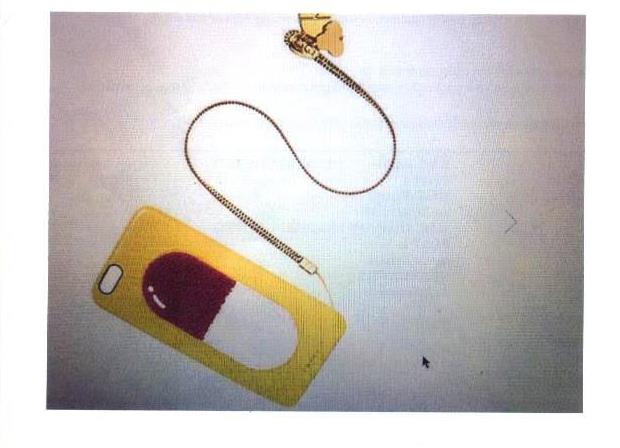 GOLDPLATED STAINLESS STEEL ZIP LANYARD WHICH IS USED TO ATTACH TO CUSTOMERS SMARTPHONE CASE.
UNZIP TO KEEP CLOSE TO THE BODY AND HANDS FREE.
PHONE NOT INCLUDED.