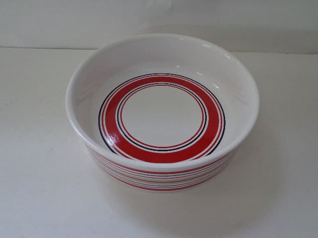 A DOLOMITE CERAMIC PET BOWL THAT CAN BE USED FOR FOOD OR WATER. THE BOWL IS GLAZED WITH A RED AND BLACK STRIP DESIGN.