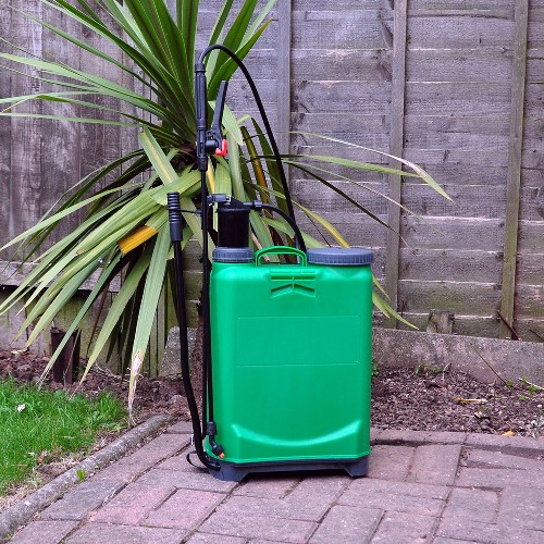 16L BACKPACK SPRAYER. THE PRODUCT HAS A SPRAY LANCE WITH LOCKING TRIGGER FOR CONTINUOUS SPRAYING, CARRY HANDLE, ADJUSTABLE QUICK-RELEASE STRAPS, AND LARGE FILLER OPENING WITH INTEGRATED FILTER. THE SPRAYER COMES WITH THREE DIFFERENT NOZZLES AND IS INTENDED FOR AGRICULTURAL AND HORTICULTURAL PURPOSES. THE PRODUCT IS PACKED IN A FULL COLOUR BOX.