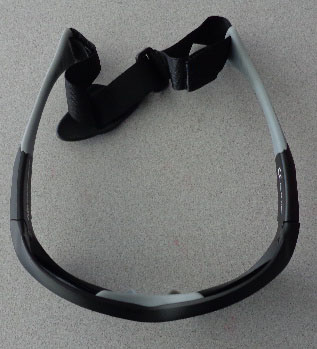 A PAIR OF BLACK AND GREY SUNGLASSES WITH 100% GLARE-FREE POLARISED LENSES. THE SUNGLASSES HAVE A BLACK ADJUSTABLE TEXTILE STRAP THAT IS ATTACHED TO THE ARMS OF THE GLASSES THAT IS INTENDED TO FIT AROUND THE HEAD. THE SUNGLASSES HAVE LENSES OF PLASTICS THAT HAVE NOT BEEN OPTICALLY WORKED.