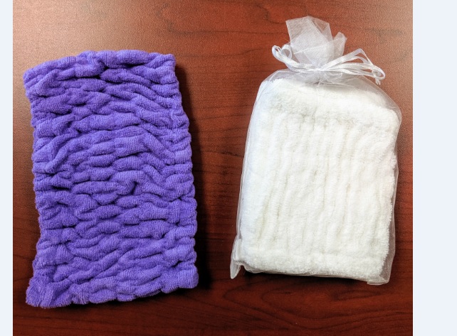 AN ELASTICATED BLUE HEADBAND. THIS IS MADE FROM 87% POLYMIDE AND 13% POLYMIDE. IT IS A KNITTED MICROFIBRE TEXTILE MATERIAL. IT MEASURES 8 X 5 INCHES UNSTRETCHED AND 13 X 5 INCHES WHEN STRETCHED. THIS IS  USED FOR RETAINING THE HAIR. THE PRODUCT IS PACKAGED IN A BAG.