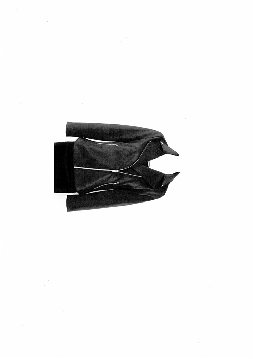 A FAUX SUEDE KNITTED BIKER JACKET OF POLYESTER WITH AN ELASTANE LINING. HAS A COLLAR, A ZIP FRONT CLOSURE AND TWO ZIP OUTER POCKETS. CANNOT BE TIGHTENED AT THE WAIST.