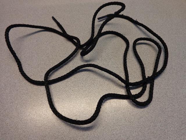 BRAIDED ROUND SHOELACES MADE FROM POLYESTER, WITH CELLULOSE ACETATE TIPS. THEY RANGE IN LENGTH FROM 60 TO 180 CMS, AND HAVE DIAMETERS OF BETWEEN 4 AND 7 MM