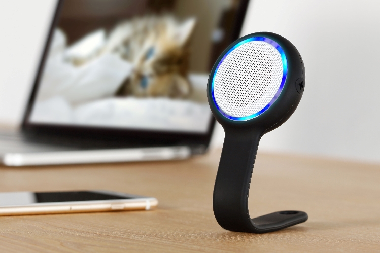 HIGH SOUND QUALITY BLUETOOTH SPEAKER ENCLOSED IN A FOLDABLE WATERPROOF CASING. THIS ENABLES SECURE PROTECTION WHILST ALLOWING THE PRODUCT TO BE SHAPED TO WHATEVER LOOK IS PREFERRED.WIRELESS RANGE OF 10M, USAGE TIME 2-4 HOURS, BATTERY CAPACITY 360mAH.
