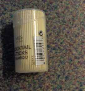 BAMBOO COCKTAIL STICKS. 
230 STICKS IN ONE PACK.
6.5 CM IN LENGTH.
FOR FOOD CONTACT USE.