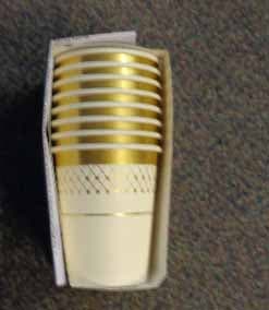 PACK OF 8 PAPER CUPS.
WHITE AND GOLD IN COLOUR.
CAPACITY TO HOLD 250ML.
PACKAGED FOR RETAIL SALE.