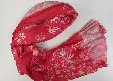 LADIES WOVEN SCARF MADE FROM VISCOSE. IT MEASURES 70 X 180 CMS, AND IS DARK PINK WITH A PLANT DESIGN ON IT. ENCLOSED IN A POLYBAG WITH A TAG.