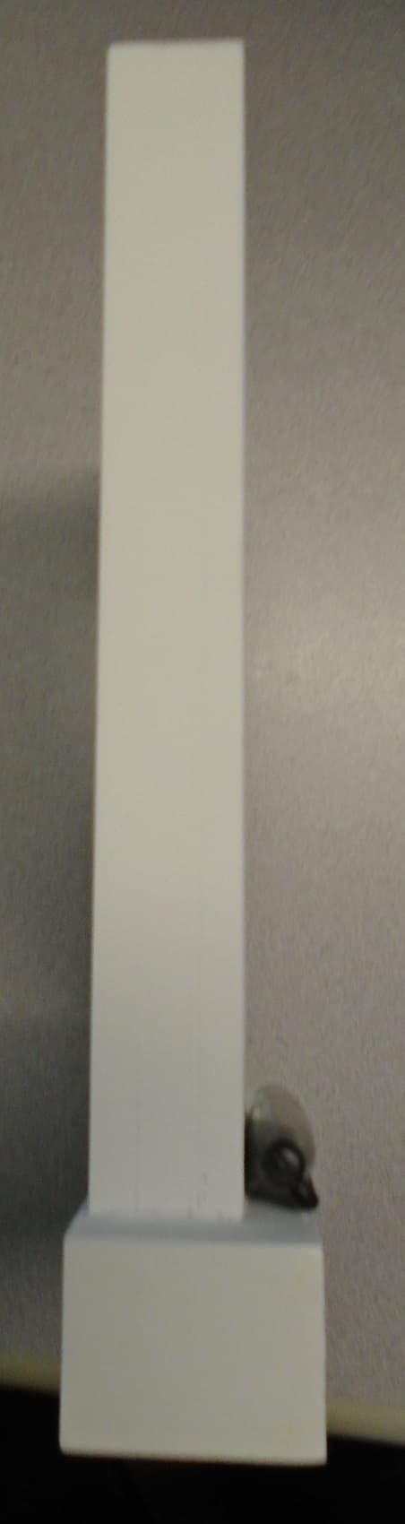 THE ITEM IS A 100% MDF ORNAMENT IN THE SHAPE OF NUMBER 21.
IT IS WHITE IN COLOUR.
IT HAS THE WORDS HAPPY BIRTHDAY PRINTED ON THE BOTTOM.
SAMPLE SEEN ITEM COMES WITH A PEN ATTACHED. 
IT IS MORE THAN 9MM THICK.