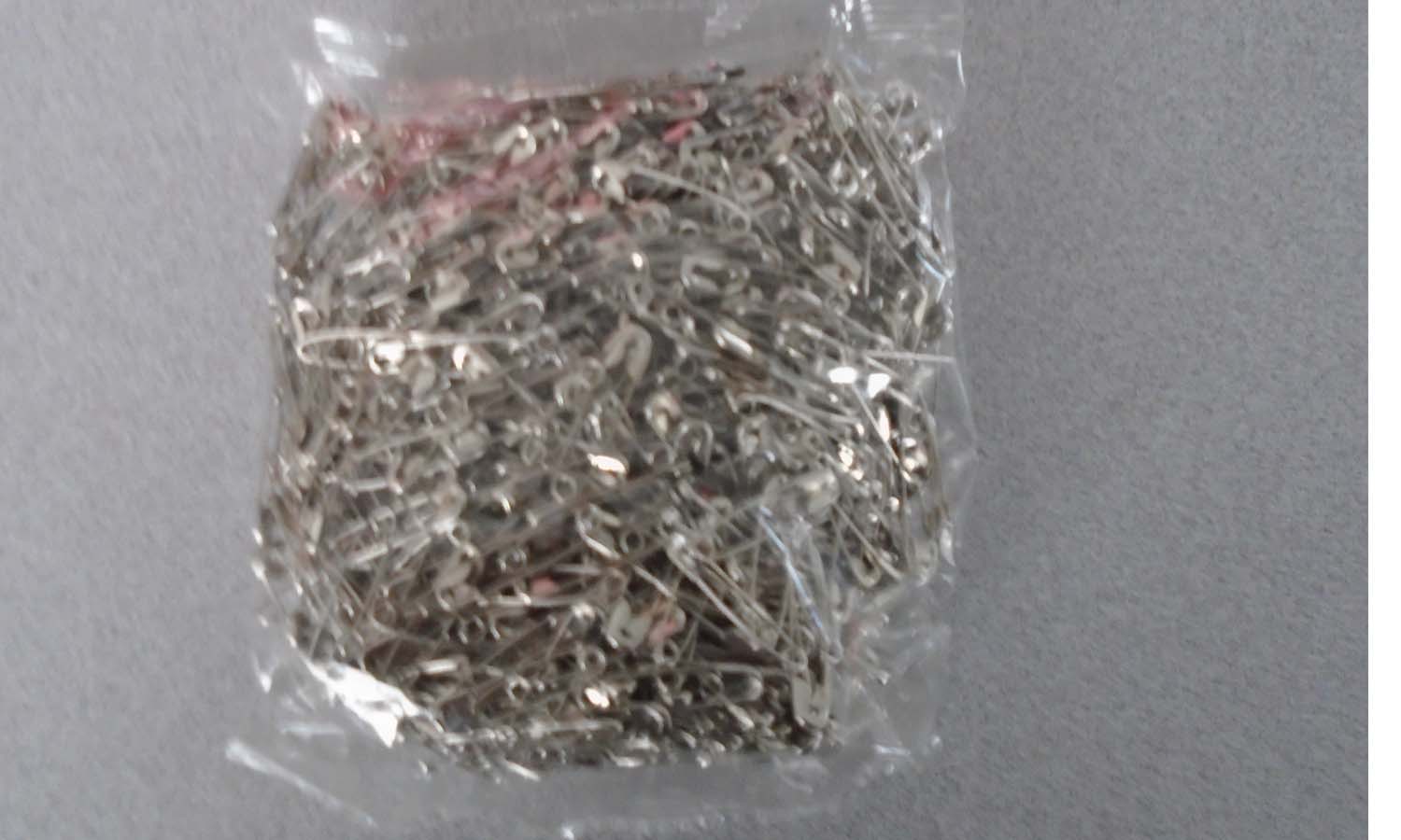 SAFETY PIN - 26MM. MADE FROM STEEL AND IS SILVER IN COLOUR. PACKAGED IN A CARDBOARD BOX CONTAINING 1000 PIECES.