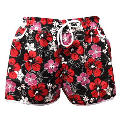 WOVEN SHORTS FOR UNISEX. SUMMER, BEACH, BOARD OR CASUAL WEAR. FLORAL PRINT (ALSO AVAILABLE PLAIN). ELASTICATED WAIST WITHOUT OPENING WITH DRAWSTRING TIE. WITH POCKETS, EDGES BOUND IN CONTRASTING FABRIC. 100% POLYESTER. PACKED IN A PLASTIC BAG