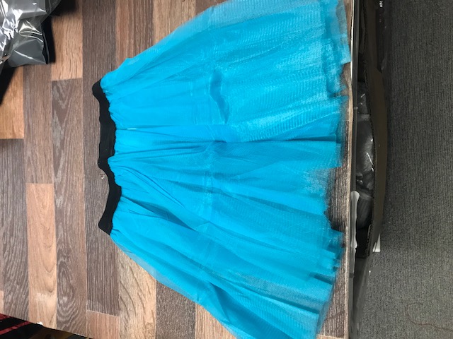 A KNITTED MESH TUTU STYLE SKIRT. WITH ELASTICATED WAIST WITHOUT OPENING. 100% POLYESTER. PACKED IN A PLASTIC BAG.