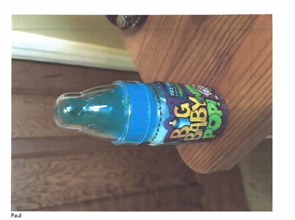 FLAVOURED BOILED SWEET LOLLIPOP WITH POWDER FOR CANDY DIPPING.
