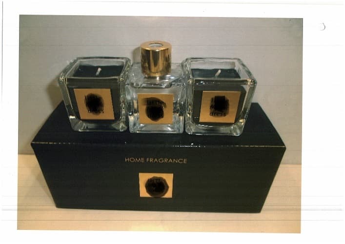 GIFT SET CONSISTING OF 2 SCENTED WAX CANDLES IN INDIVIDUAL GLASS JARS AND GLASS BOTTLE DIFFUSER WITH REEDS.  CANDLES MEASURE 5.2 (HEIGHT) X 5.2 (LENGTH) X 5.1 (WIDTH) CMS.  THE ITEMS HAVE A COMMON PURPOSE TO BE USED FOR DECORATION AND FRAGRANCE WITHIN THE HOME.  ALL ITEMS ARE PACKAGED TOGETHER IN A BOX READY FOR RETAIL.
