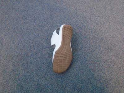 WHITE LADIES SANDAL WITH LEATHER UPPER AND A RUBBER SOLE.
THE SHOE HAS A  WEDGE HEEL OF MORE THAN 3CM. WITH A VAMP MADE OF STRAPS WITH  VELCRO FASTENING ELASTICATED ACROSS THE  VAMP AND VELCRO FASTENING TO FRONT OF ANKLE.
HEEL STRAP HAS A VELCRO CLOSE.