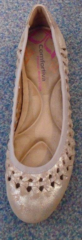 WOMEN'S SUEDE UPPER, RUBBER SOLED SHOE. BALLET STYLE.  CUT OUT ROUND THE TOP OF VAMP. FLAT HEEL, REMOVABLE INSOLE. HAS AN INSOLE LENGTH OF LESS THAN 24CM.