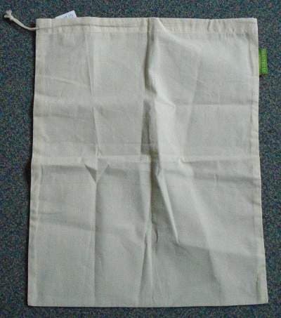 100% COTTON  WOVEN BAG WITH DRAWSTRING IN TOP OF THE HEM. THE SIZE IS 43 X 35CM.THERE IS A GREEN TAG STITICHED INTO THE SIDE HEM OF THE BAG, STATING COMPANY NAME.THE BAG IS TO BE BE USED FOR CARRYING AND STORING  BREAD.