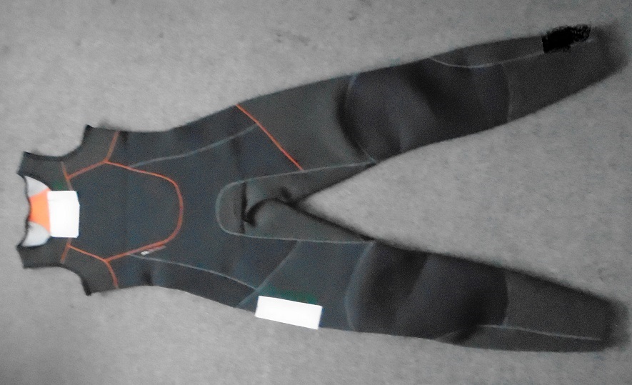 A MENS SKIFF SUIT. AN ALL IN ONE GARMENT. BLACK AND GREY IN COLOUR. REACHING FROM THE SHOULDERS TO THE ANKLES. ROUND NECK, WITHOUT SLEEVES, AND NO FASTENING. CONSTRUCTED FROM 90% NEOPRENE CELLULAR RUBBER AND COVERED ON BOTH FACES WITH KNITTED NYLON TEXTILE 10%. TEXTURED PANELS STICHED INTO THE OUTSIDE KNEE AND REAR SEAT AREA. PLUSH FABRIC PANELS STITCHED TO THE INNER CHEST AND BACK AREAS FOR EXTRA WARMTH. SLIK GRIP CUFF PRINTS TO THE INNER ANCKLE. LOGOS ON UPPER MIDDLE AND ON RIGHT LEG.