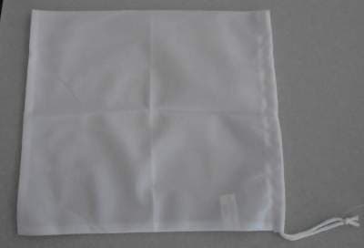 A WHITE WOVEN BAG WITH A WHITE DRAWSTRING IN TOP OF THE HEM. THE BAG IS MADE FROM WOVEN RPET. THIS IS A RECYCLED POLYESTER TEXTILE MATERIAL. THE DIMENSIONS ARE 30CM X 34CM. THE DRAWSTRING IS WHITE. THIS BAG IS USED FOR THE PACKING OF VEGETABLES AND IS DESIGNED FOR MULTIPLE USES.
