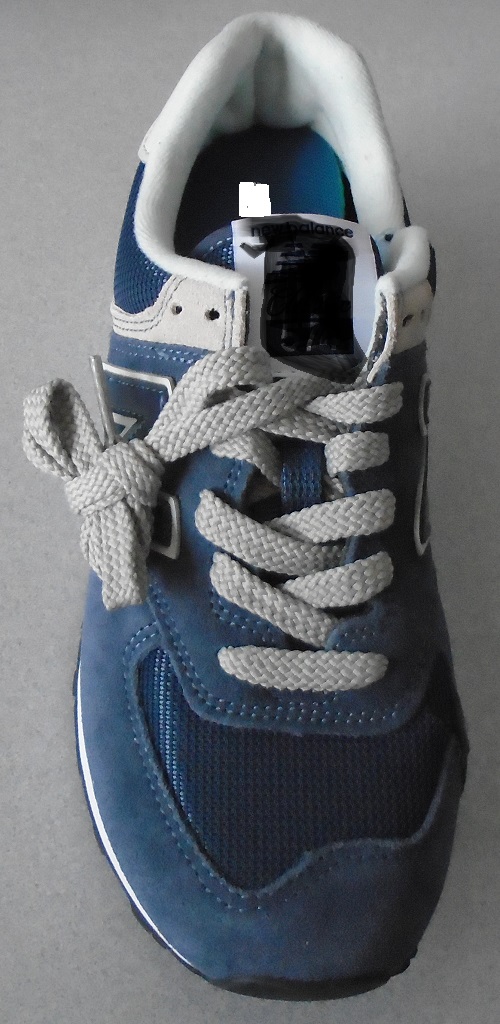 MEN'S CASUAL LACE UP SHOE (TRAINER STYLE).  UPPERS OF LEATHER AND TEXTILE MATERIAL.  THE LEATHER PREDOMINATES BY AREA AND IS CONSIDERED TO BE THE VIABLE UPPER.  THE SHOE IS TURQUOISE AND GREY IN COLOUR.  PART OF HEEL COUNTER IS MADE OF HARD PLASTIC.  LOGO ON BOTH SIDES OF SHOE.  HEEL TAB SHOWS BRAND NAME OF SHOE AND LABEL ON TONGUE GIVES SHOE STYLE AND CARE INSTRUCTIONS ON THE REVERSE.  OUTER SOLE OF RUBBER.  MID SOLE IS WHITE AND GREY IN COLOUR WITH BLACK OUTER SOLE.  SHOE HAS REMOVABLE INNER SOLE. SHOE DOES NOT COVER THE ANKLE.  INSOLES OF A LENGTH 24CMS OR MORE.