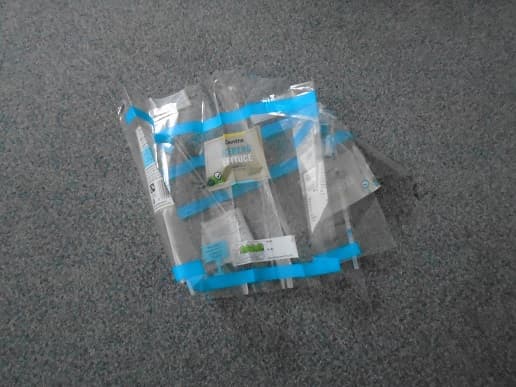BIAXIALLY ORIENTED PRINTED POLYPROPYLENE FILM FOR WRAPPING  FOOD. NON-ADHESIVE WITH A THICKNESS OF 30Mu.