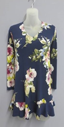 LADIES KNITTED T-SHIRT. MADE OF 95% POLYESTER AND 5% ELASTANE. COVERING THE UPPER PART OF THE BODY AND REACHING DOWN TO ABOVE MID THIGH, WITH A V-NECKLINE AND NO FASTENING OR OPENING. 3/4 LENGTH SLEEVES AND FLOUNCE HEM. BLUE IN COLOUR, WITH A PRINTED FLOWER DESIGN. AVAILABLE IN XS (LENGTH 70CM) UPTO XL (LENGTH 78CM). IT IS A  LOOSE RELAXED FIT.